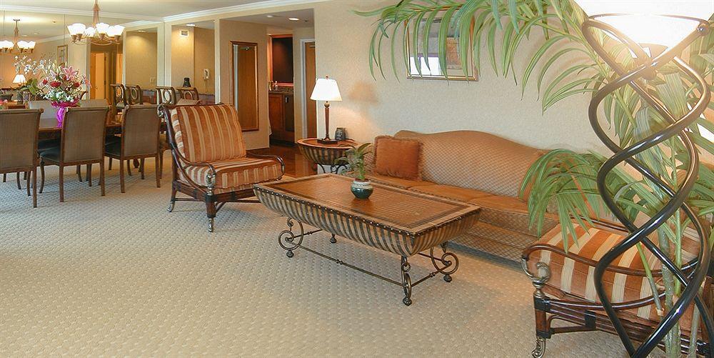 Doubletree By Hilton Newark-fremont 3* Newark