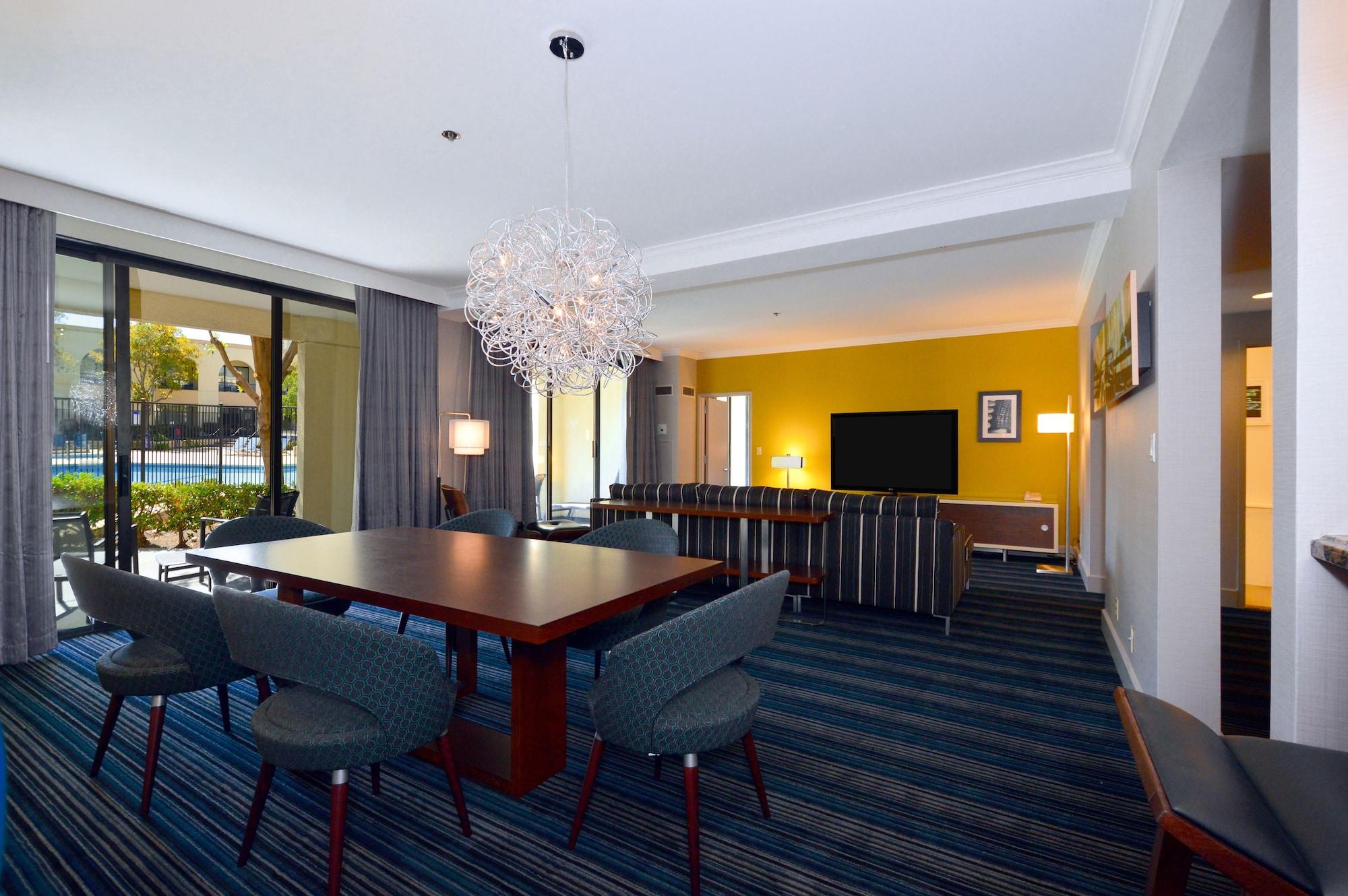 Doubletree By Hilton Newark-fremont 3* Newark