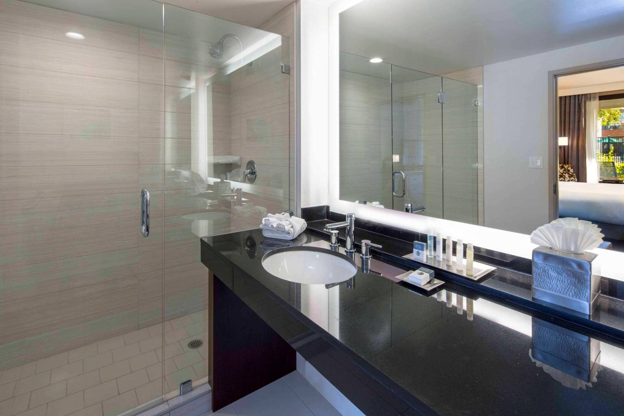 Doubletree By Hilton Newark-fremont Hotel