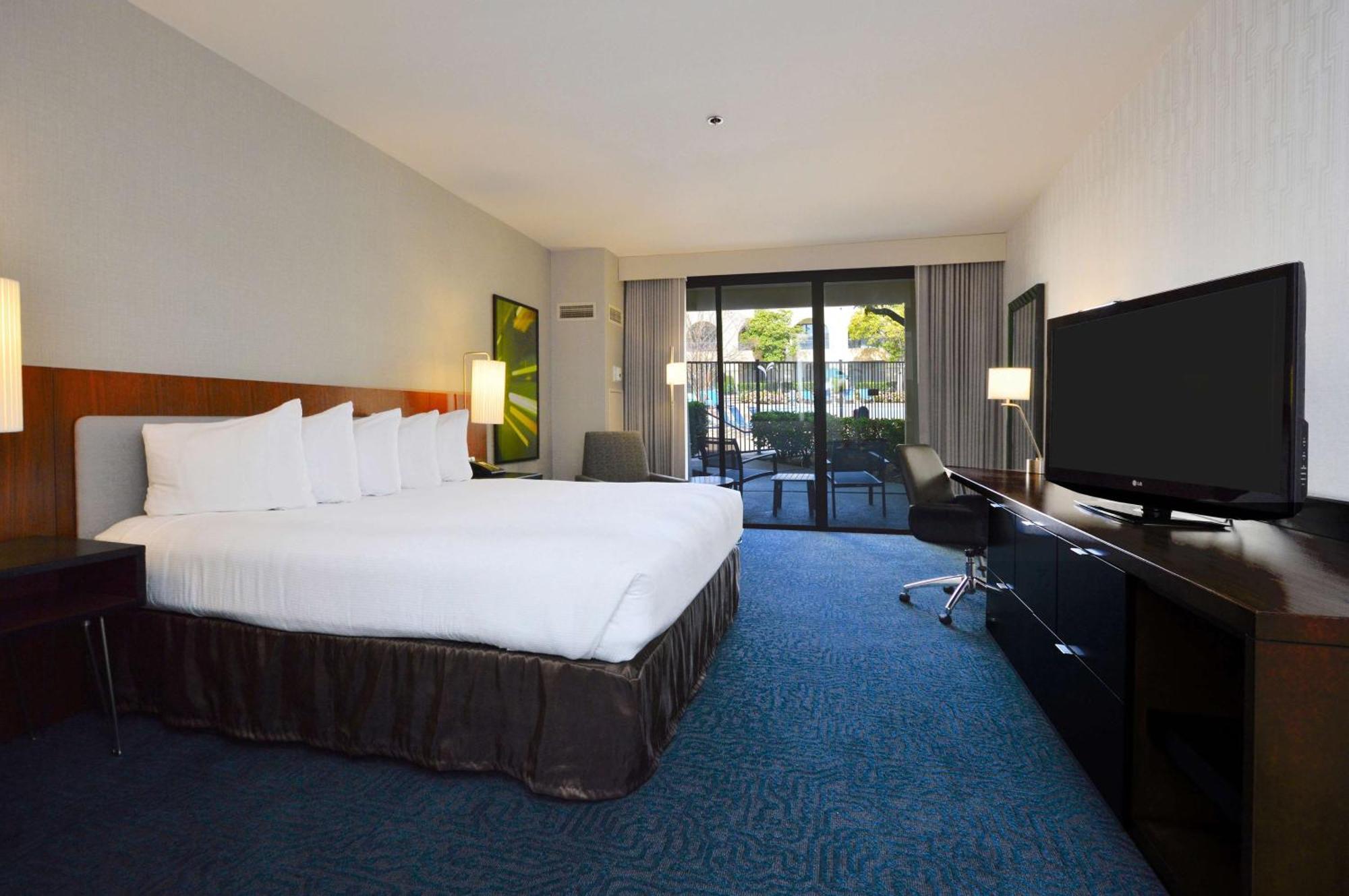 Doubletree By Hilton Newark-fremont Hotel Newark
