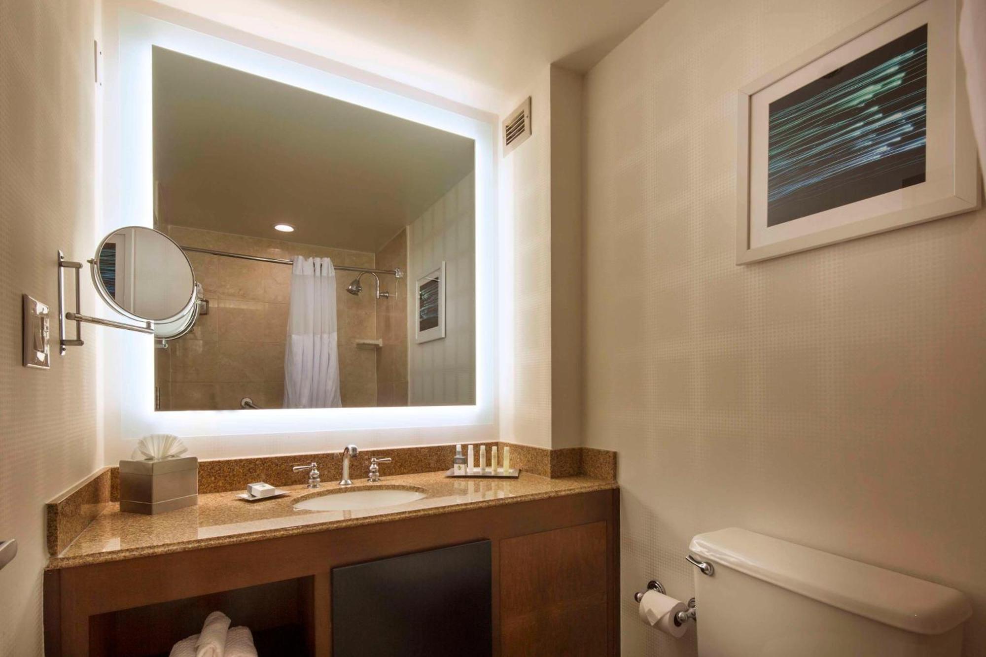 Doubletree By Hilton Newark-fremont
